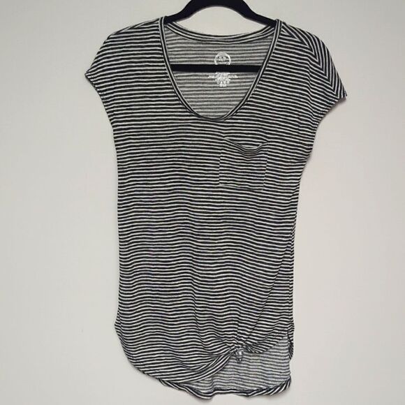 Maurices Black and White Cap Sleeve Shirt - Picture 1 of 6